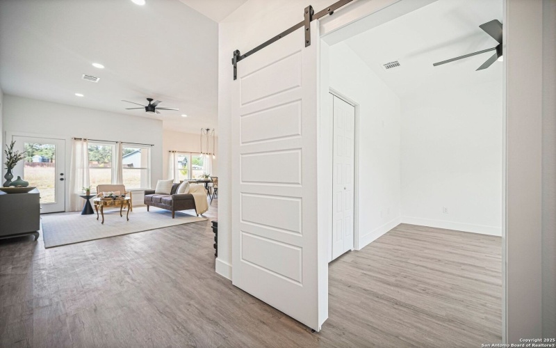 100 S Micah Andrews, Blanco, TX 78606, 4 Habitaciones Habitaciones , ,3 BañosBaños,Residential,En Venta,100 S Micah Andrews,0,1918089