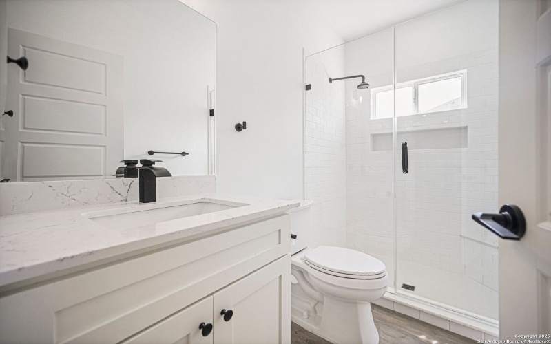 100 S Micah Andrews, Blanco, TX 78606, 4 Habitaciones Habitaciones , ,3 BañosBaños,Residential,En Venta,100 S Micah Andrews,0,1918089