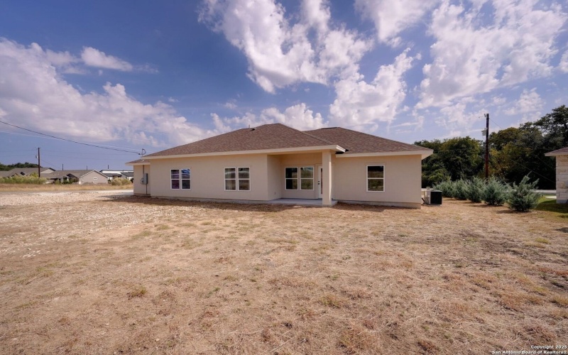 100 S Micah Andrews, Blanco, TX 78606, 4 Habitaciones Habitaciones , ,3 BañosBaños,Residential,En Venta,100 S Micah Andrews,0,1918089