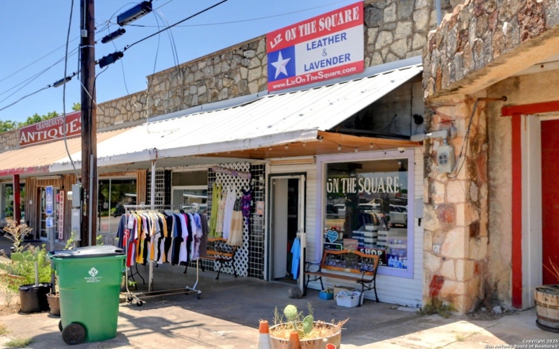 100 S Micah Andrews, Blanco, TX 78606, 4 Habitaciones Habitaciones , ,3 BañosBaños,Residential,En Venta,100 S Micah Andrews,0,1918089