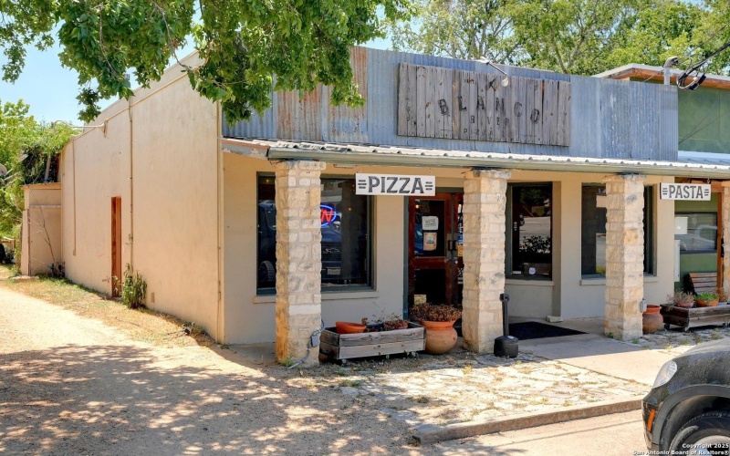 100 S Micah Andrews, Blanco, TX 78606, 4 Habitaciones Habitaciones , ,3 BañosBaños,Residential,En Venta,100 S Micah Andrews,0,1918089