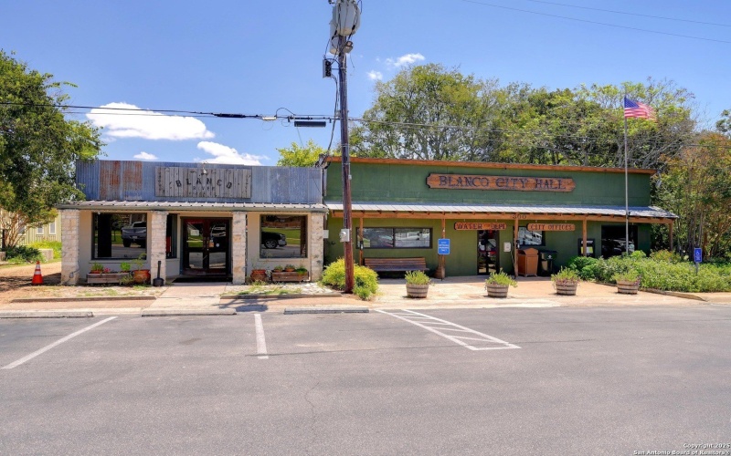 100 S Micah Andrews, Blanco, TX 78606, 4 Habitaciones Habitaciones , ,3 BañosBaños,Residential,En Venta,100 S Micah Andrews,0,1918089