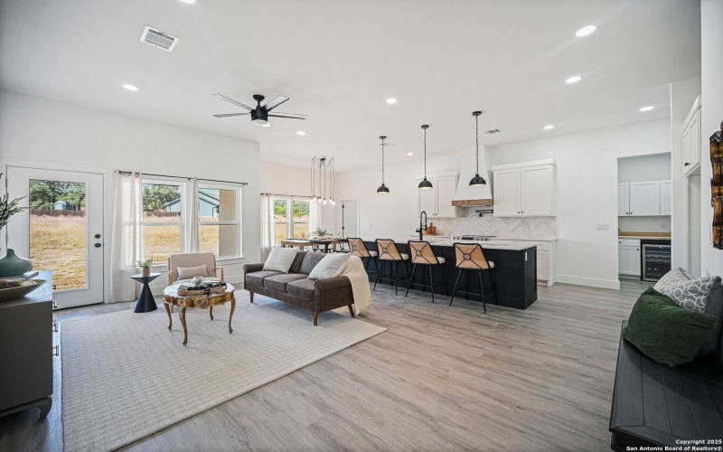 100 S Micah Andrews, Blanco, TX 78606, 4 Habitaciones Habitaciones , ,3 BañosBaños,Residential,En Venta,100 S Micah Andrews,0,1918089