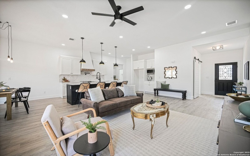 100 S Micah Andrews, Blanco, TX 78606, 4 Habitaciones Habitaciones , ,3 BañosBaños,Residential,En Venta,100 S Micah Andrews,0,1918089