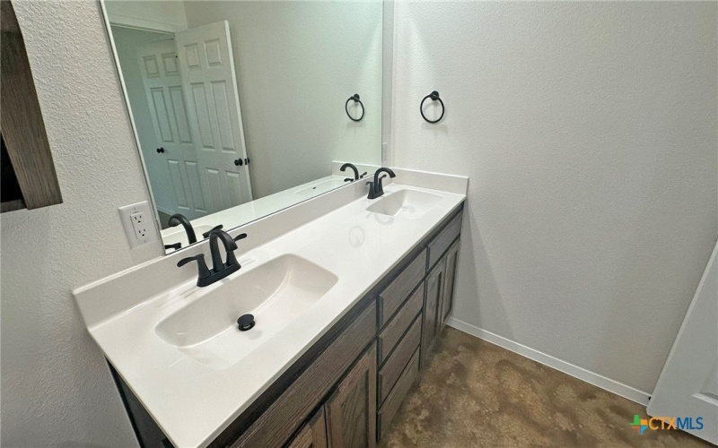 977 Cline Drive, Copperas Cove, TX 76522, ,Residential Multi Family,En Venta,977 Cline Drive,0,596237