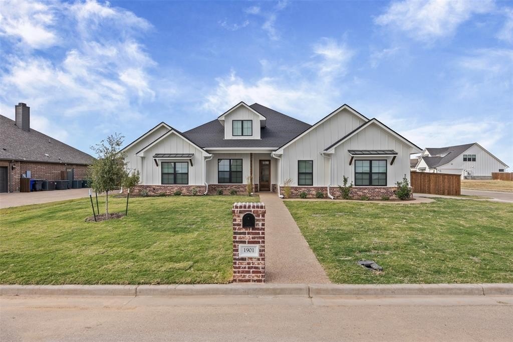 1901 Angelus Street, Waco, TX 76712, 4 Bedrooms Bedrooms, ,3 BathroomsBathrooms,Residential,For Sale,1901 Angelus Street,0,21054526