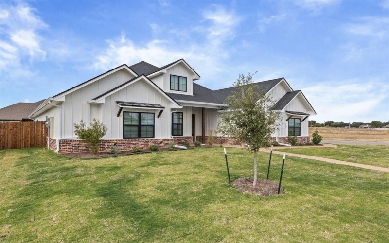 1901 Angelus Street, Waco, TX 76712, 4 Bedrooms Bedrooms, ,3 BathroomsBathrooms,Residential,For Sale,1901 Angelus Street,0,21054526