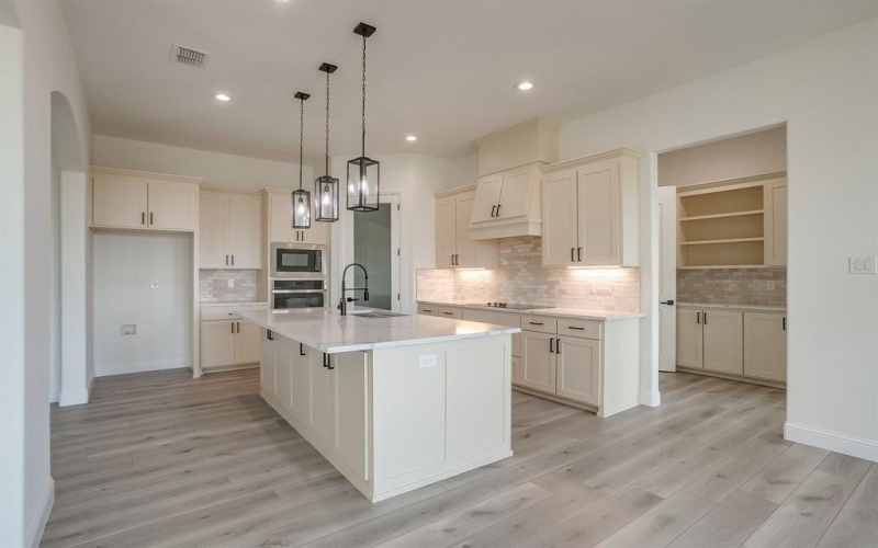 8024 Harvest Drive, Grandview, TX 76050, 5 Habitaciones Habitaciones , ,5 BañosBaños,Residential,En Venta,8024 Harvest Drive,0,21089237