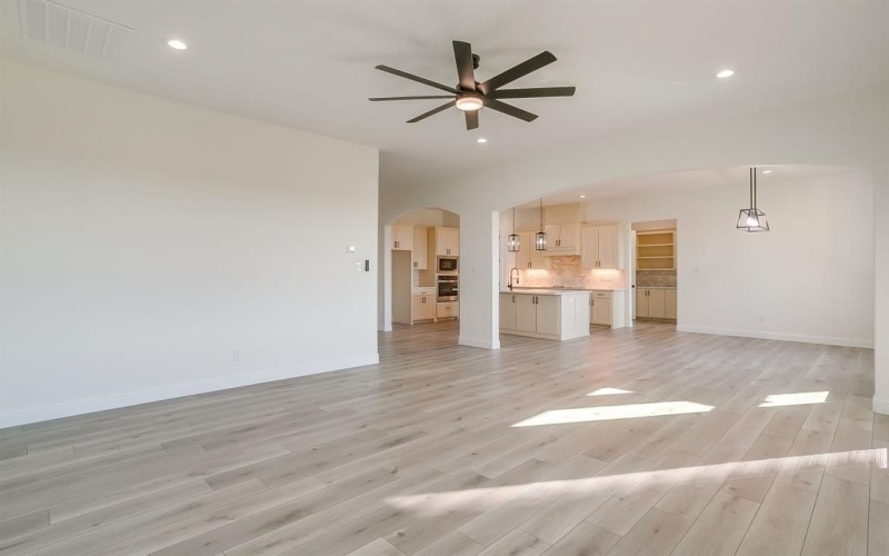 8024 Harvest Drive, Grandview, TX 76050, 5 Habitaciones Habitaciones , ,5 BañosBaños,Residential,En Venta,8024 Harvest Drive,0,21089237