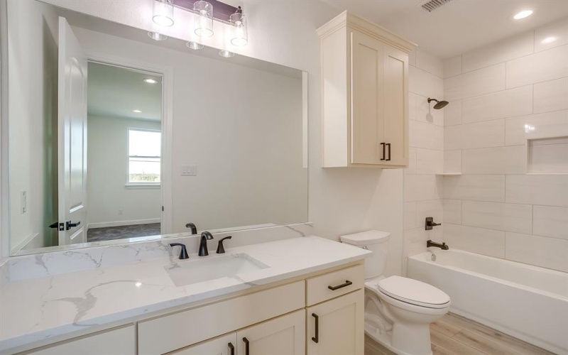 8024 Harvest Drive, Grandview, TX 76050, 5 Habitaciones Habitaciones , ,5 BañosBaños,Residential,En Venta,8024 Harvest Drive,0,21089237