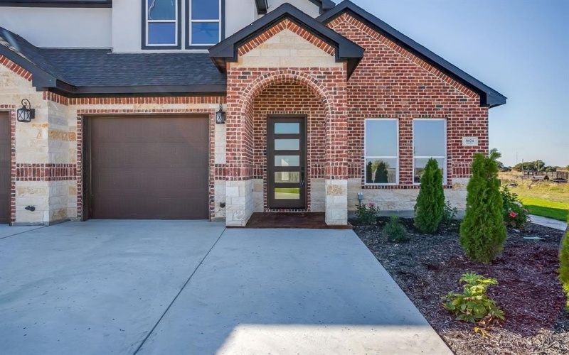 8024 Harvest Drive, Grandview, TX 76050, 5 Habitaciones Habitaciones , ,5 BañosBaños,Residential,En Venta,8024 Harvest Drive,0,21089237