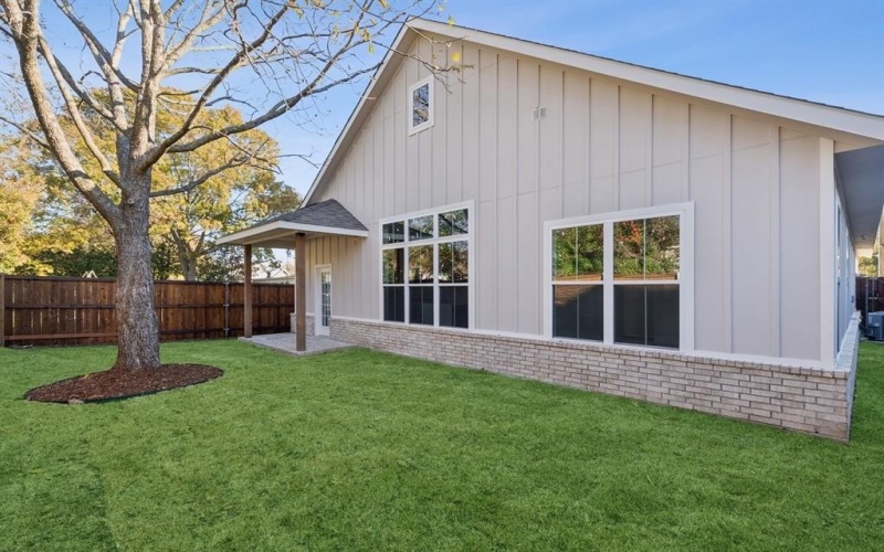 1611 Oak Street, McKinney, TX 75069, 4 Bedrooms Bedrooms, ,2 BathroomsBathrooms,Residential,For Sale,1611 Oak Street,0,21089951