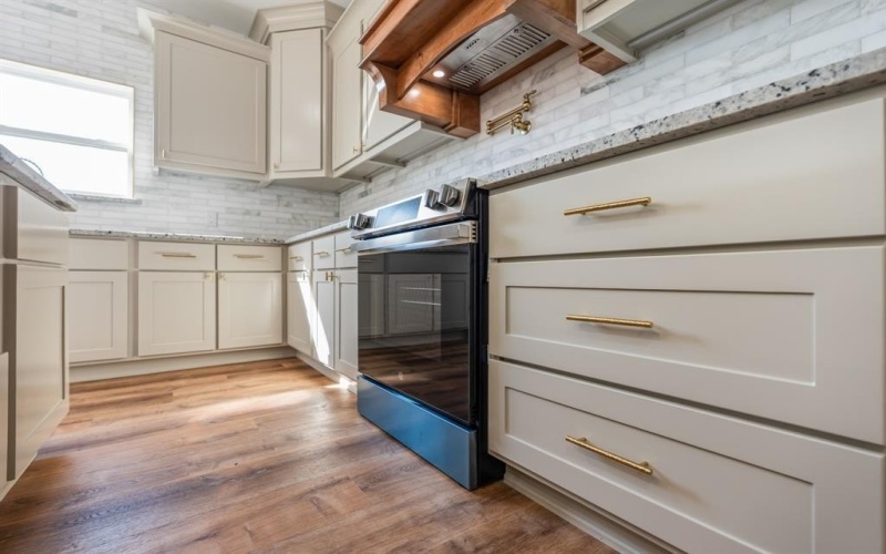 704 S Ivy Street, Hillsboro, TX 76645, 3 Bedrooms Bedrooms, ,2 BathroomsBathrooms,Residential,For Sale,704 S Ivy Street,0,21091675