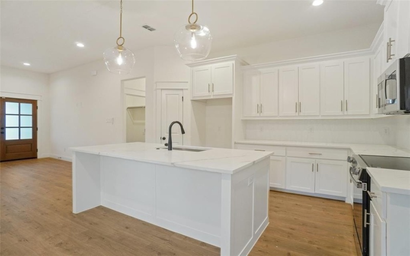 107 S 6th Street, Godley, TX 76044, 3 Bedrooms Bedrooms, ,2 BathroomsBathrooms,Residential,For Sale,107 S 6th Street,0,21094212