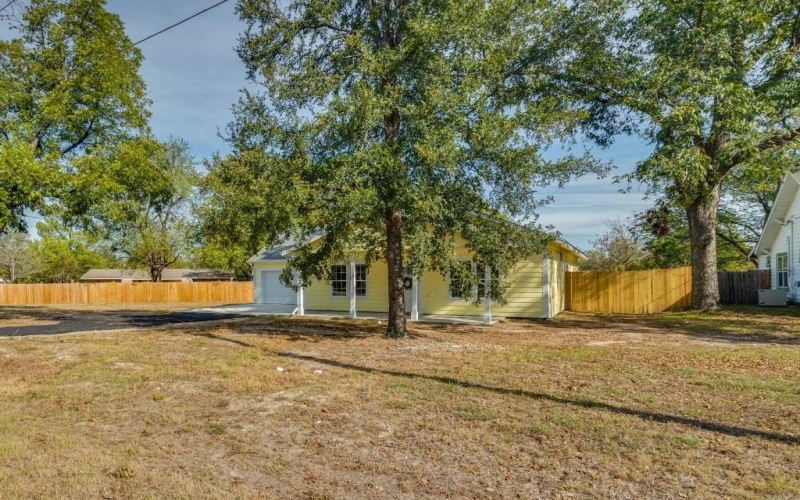 530 Maple Street, Commerce, TX 75428, 3 Bedrooms Bedrooms, ,2 BathroomsBathrooms,Residential,For Sale,530 Maple Street,0,21094974
