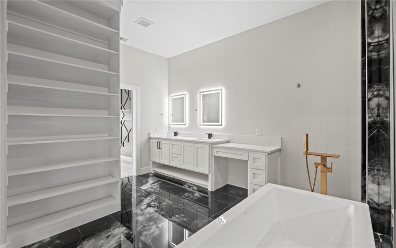 1531 E Waco Avenue, Dallas, TX 75216, 4 Bedrooms Bedrooms, ,2 BathroomsBathrooms,Residential,For Sale,1531 E Waco Avenue,0,21095004