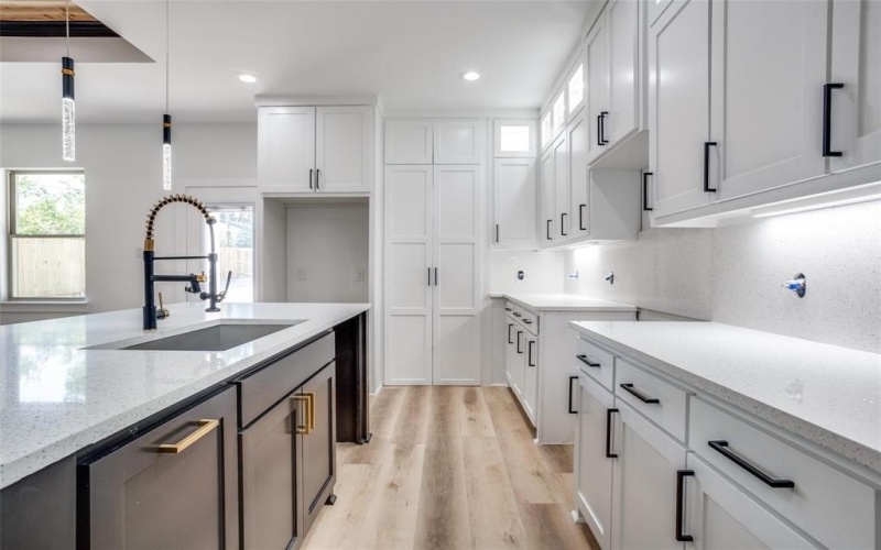 1420 Morrell Avenue, Dallas, TX 75203, 4 Bedrooms Bedrooms, ,2 BathroomsBathrooms,Residential,For Sale,1420 Morrell Avenue,0,21095010