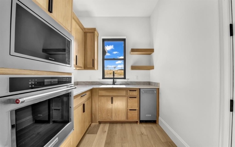 613 Hondo Crossing, Weatherford, TX 76087, 5 Bedrooms Bedrooms, ,6 BathroomsBathrooms,Residential,For Sale,613 Hondo Crossing,0,21095367