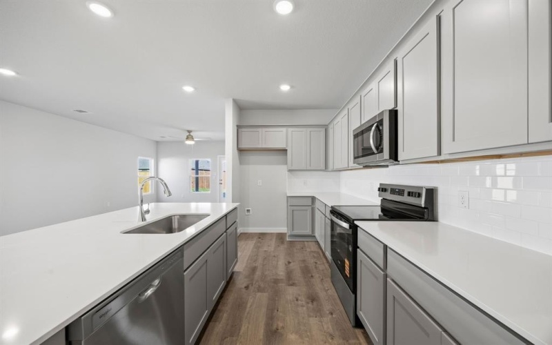 1017 Park Oak Lane, Crowley, TX 76036, 4 Habitaciones Habitaciones , ,2 BañosBaños,Residential,En Venta,1017 Park Oak Lane,0,21095390