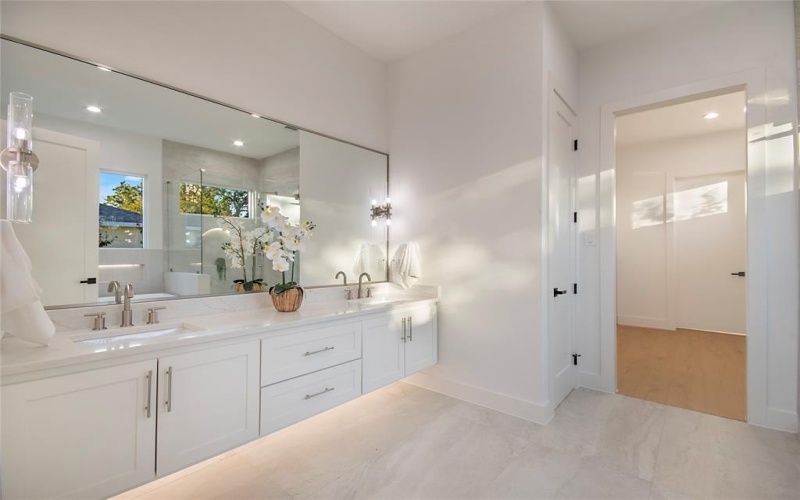 2426 Douglas Avenue, Dallas, TX 75219, 4 Habitaciones Habitaciones , ,3 BañosBaños,Residential,En Venta,2426 Douglas Avenue,0,21095553