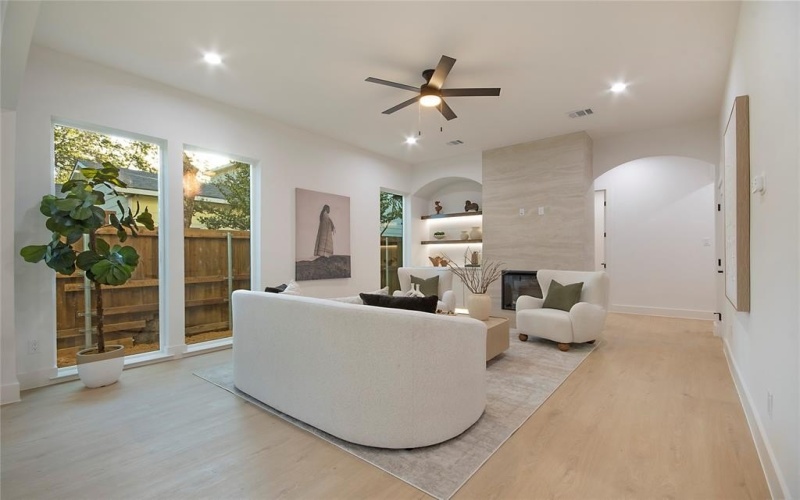 2426 Douglas Avenue, Dallas, TX 75219, 4 Habitaciones Habitaciones , ,3 BañosBaños,Residential,En Venta,2426 Douglas Avenue,0,21095553