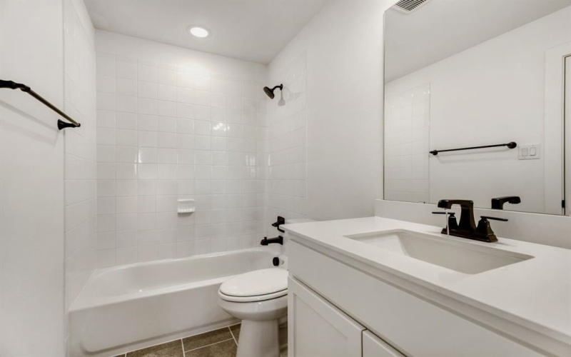 609 Damsel June Street, Lewisville, TX 75056, 3 Habitaciones Habitaciones , ,2 BañosBaños,Residential,En Venta,609 Damsel June Street,0,21095604