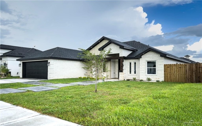3002 Silver Oak Avenue, Mission, TX 78574, 4 Bedrooms Bedrooms, ,2 BathroomsBathrooms,Residential,For Sale,3002 Silver Oak Avenue,463501