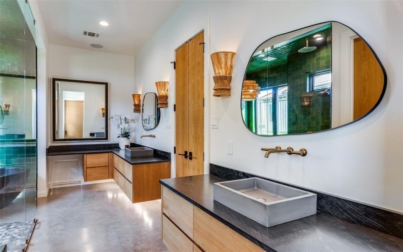 13616 Nouvelle Circle, Fort Worth, TX 76008, 4 Bedrooms Bedrooms, ,5 BathroomsBathrooms,Residential,For Sale,13616 Nouvelle Circle,0,21095832