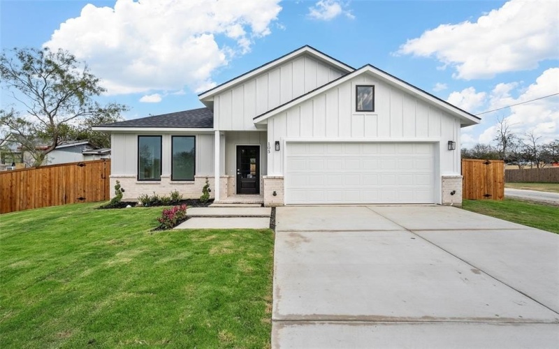 105 Anderson Street, Hillsboro, TX 76645, 4 Habitaciones Habitaciones , ,2 BañosBaños,Residential,En Venta,105 Anderson Street,0,21096366