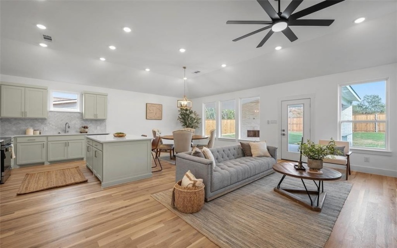 105 Anderson Street, Hillsboro, TX 76645, 4 Habitaciones Habitaciones , ,2 BañosBaños,Residential,En Venta,105 Anderson Street,0,21096366