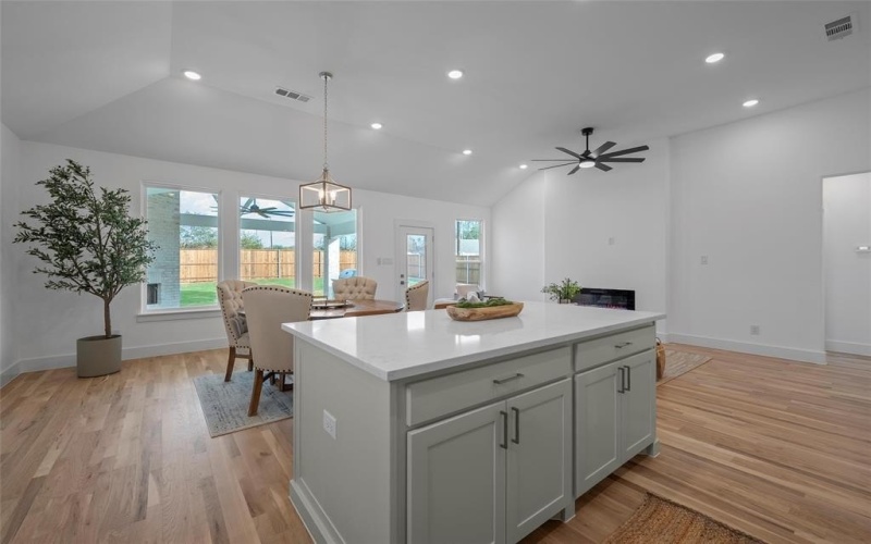 105 Anderson Street, Hillsboro, TX 76645, 4 Habitaciones Habitaciones , ,2 BañosBaños,Residential,En Venta,105 Anderson Street,0,21096366