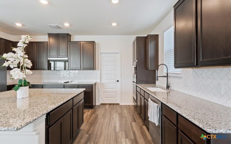 1351 Long Creek Lane, Belton, TX 76513, 4 Habitaciones Habitaciones , ,2 BañosBaños,Residential,En Venta,1351 Long Creek Lane,0,596338