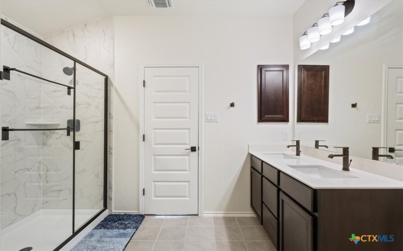 1351 Long Creek Lane, Belton, TX 76513, 4 Habitaciones Habitaciones , ,2 BañosBaños,Residential,En Venta,1351 Long Creek Lane,0,596338