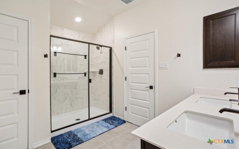 1351 Long Creek Lane, Belton, TX 76513, 4 Habitaciones Habitaciones , ,2 BañosBaños,Residential,En Venta,1351 Long Creek Lane,0,596338