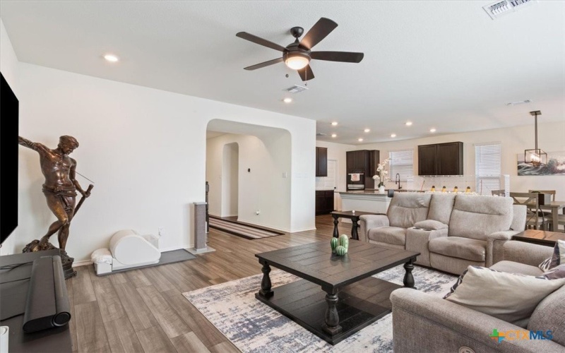 1351 Long Creek Lane, Belton, TX 76513, 4 Habitaciones Habitaciones , ,2 BañosBaños,Residential,En Venta,1351 Long Creek Lane,0,596338