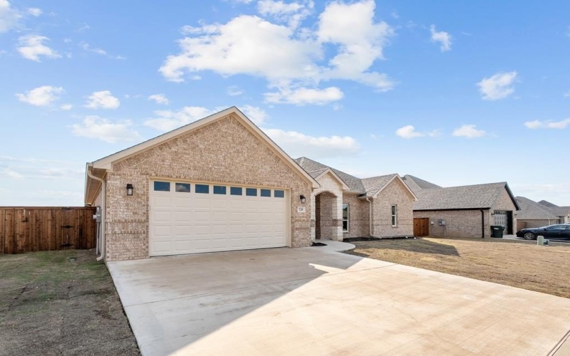 725 Cobblestone Cir, Mabank, TX 75147, 4 Habitaciones Habitaciones , ,2 BañosBaños,Residential,En Venta,725 Cobblestone Cir,0,109445