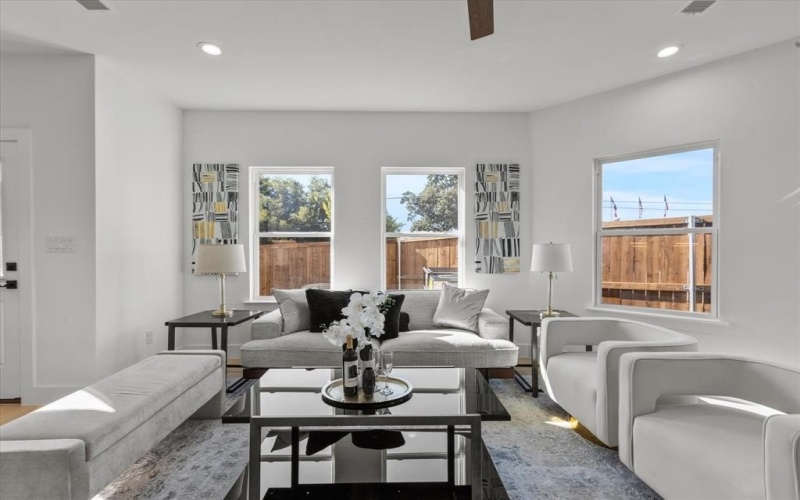 126 Homes Drive, Grand Prairie, TX 75050, 3 Habitaciones Habitaciones , ,2 BañosBaños,Residential,En Venta,126 Homes Drive,0,21077713