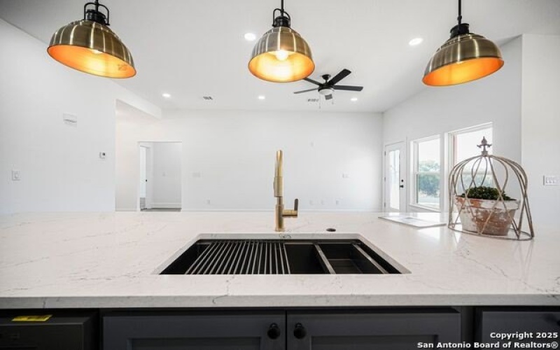 101 N John Bird, Blanco, TX 78606, 4 Habitaciones Habitaciones , ,3 BañosBaños,Residential,En Venta,101 N John Bird,0,1918366