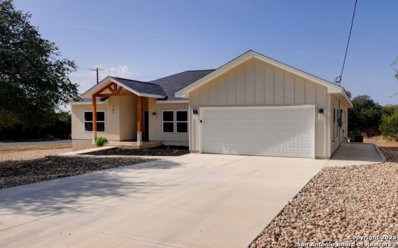 101 N John Bird, Blanco, TX 78606, 4 Habitaciones Habitaciones , ,3 BañosBaños,Residential,En Venta,101 N John Bird,0,1918366