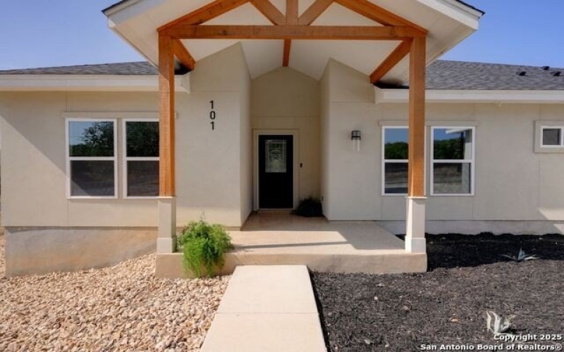101 N John Bird, Blanco, TX 78606, 4 Habitaciones Habitaciones , ,3 BañosBaños,Residential,En Venta,101 N John Bird,0,1918366