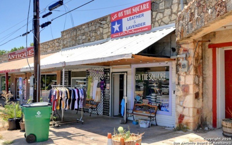 101 N John Bird, Blanco, TX 78606, 4 Habitaciones Habitaciones , ,3 BañosBaños,Residential,En Venta,101 N John Bird,0,1918366