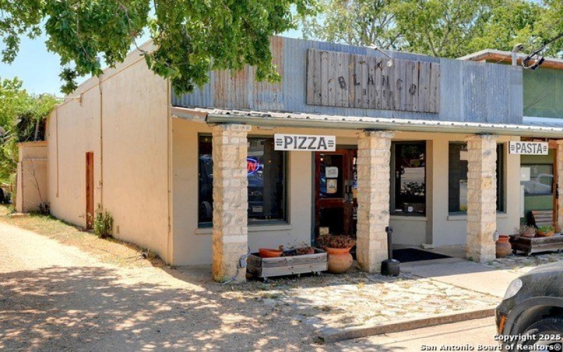 101 N John Bird, Blanco, TX 78606, 4 Habitaciones Habitaciones , ,3 BañosBaños,Residential,En Venta,101 N John Bird,0,1918366