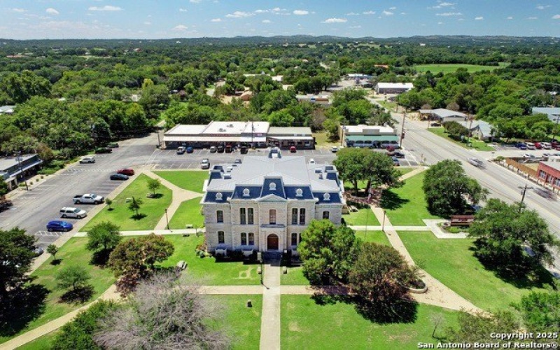 101 N John Bird, Blanco, TX 78606, 4 Habitaciones Habitaciones , ,3 BañosBaños,Residential,En Venta,101 N John Bird,0,1918366