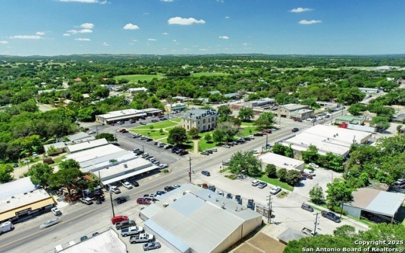 101 N John Bird, Blanco, TX 78606, 4 Habitaciones Habitaciones , ,3 BañosBaños,Residential,En Venta,101 N John Bird,0,1918366