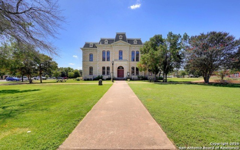 101 N John Bird, Blanco, TX 78606, 4 Habitaciones Habitaciones , ,3 BañosBaños,Residential,En Venta,101 N John Bird,0,1918366