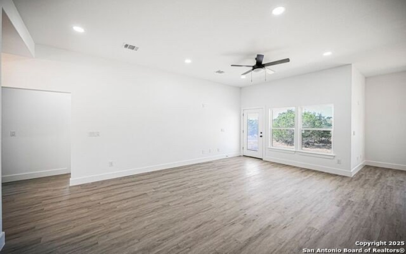101 N John Bird, Blanco, TX 78606, 4 Habitaciones Habitaciones , ,3 BañosBaños,Residential,En Venta,101 N John Bird,0,1918366