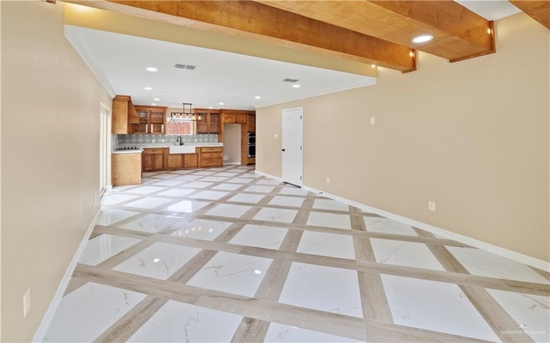 1405 E Karen Drive #A, Alton, TX 78573, 2 Habitaciones Habitaciones , ,2 BañosBaños,Residential,En Venta,1405 E Karen Drive,0,483185