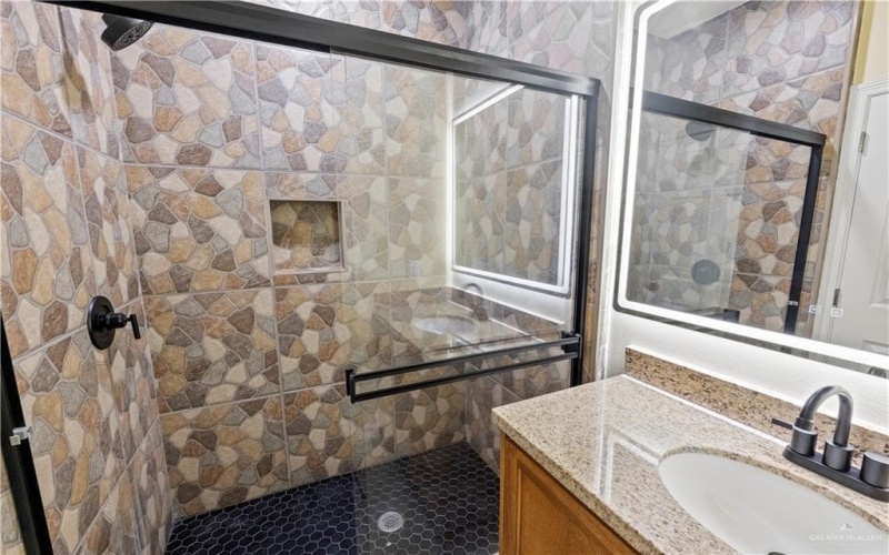 1408 E Karen Drive #A, Alton, TX 78573, 2 Bedrooms Bedrooms, ,2 BathroomsBathrooms,Residential,For Sale,1408 E Karen Drive,0,483362