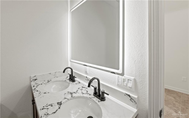 1412 E Karen Drive #A, Alton, TX 78573, 2 Bedrooms Bedrooms, ,2 BathroomsBathrooms,Residential,For Sale,1412 E Karen Drive,0,483521