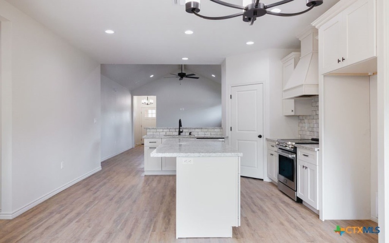 1005 Broadmoor Street, Victoria, TX 77904, 4 Bedrooms Bedrooms, ,2 BathroomsBathrooms,Residential,For Sale,1005 Broadmoor Street,0,596365